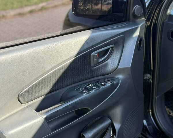 Хендай Туксон 2008 в Радехове на Automoto.ua Черный Хендай Туксон, объемом двигателя 1.98 л и пробегом 370 тыс. км за 7350 $, фото 63 на Automoto.ua