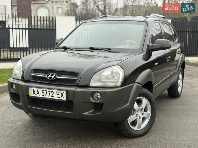 Чорний Хендай Туксон, об'ємом двигуна 2 л та пробігом 107 тис. км за 8500 $, фото 1 на Automoto.ua