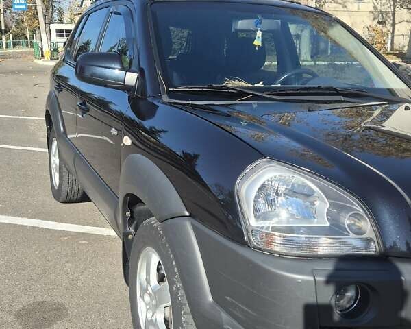 Черный Хендай Туксон, объемом двигателя 1.98 л и пробегом 93 тыс. км за 11800 $, фото 5 на Automoto.ua