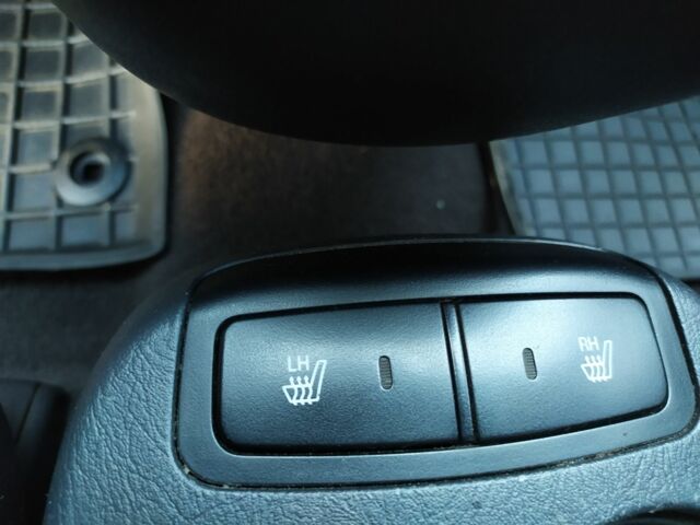 Черный Хендай Туксон, объемом двигателя 2 л и пробегом 162 тыс. км за 8500 $, фото 5 на Automoto.ua