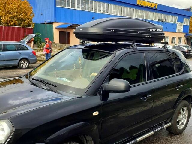 Черный Хендай Туксон, объемом двигателя 2 л и пробегом 240 тыс. км за 7500 $, фото 1 на Automoto.ua