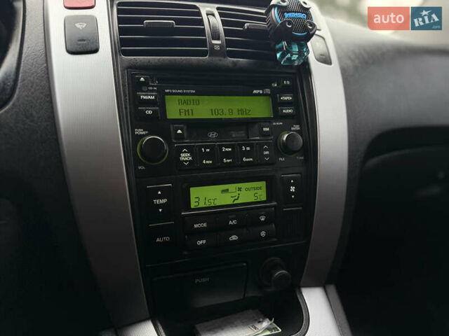 Черный Хендай Туксон, объемом двигателя 2 л и пробегом 252 тыс. км за 7200 $, фото 22 на Automoto.ua