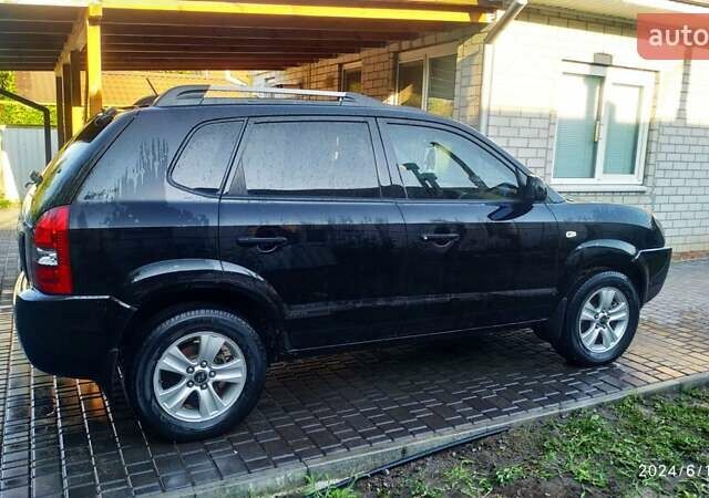 Чорний Хендай Туксон, об'ємом двигуна 2 л та пробігом 148 тис. км за 9200 $, фото 6 на Automoto.ua