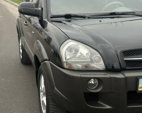 Чорний Хендай Туксон, об'ємом двигуна 2 л та пробігом 107 тис. км за 8500 $, фото 2 на Automoto.ua