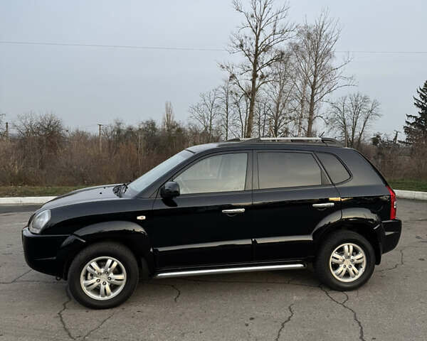 Черный Хендай Туксон, объемом двигателя 2 л и пробегом 210 тыс. км за 7850 $, фото 5 на Automoto.ua