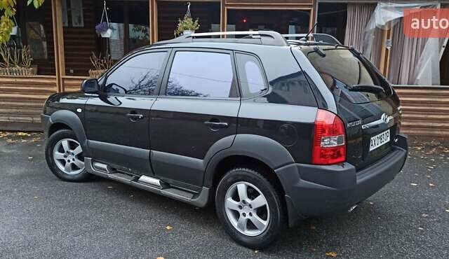 Хендай Туксон 2008 у Харкові на Automoto.ua Чорний Хендай Туксон, об'ємом двигуна 1.99 л та пробігом 188 тис. км за 8800 $, фото 11 на Automoto.ua