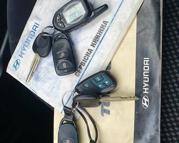 Чорний Хендай Туксон, об'ємом двигуна 2 л та пробігом 225 тис. км за 8000 $, фото 53 на Automoto.ua