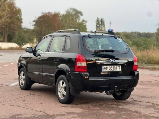 Черный Хендай Туксон, объемом двигателя 2 л и пробегом 353 тыс. км за 6800 $, фото 1 на Automoto.ua