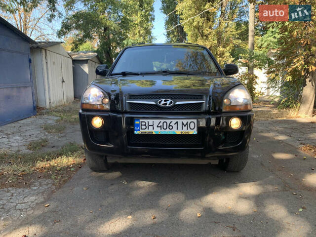 Черный Хендай Туксон, объемом двигателя 1.98 л и пробегом 260 тыс. км за 7777 $, фото 1 на Automoto.ua