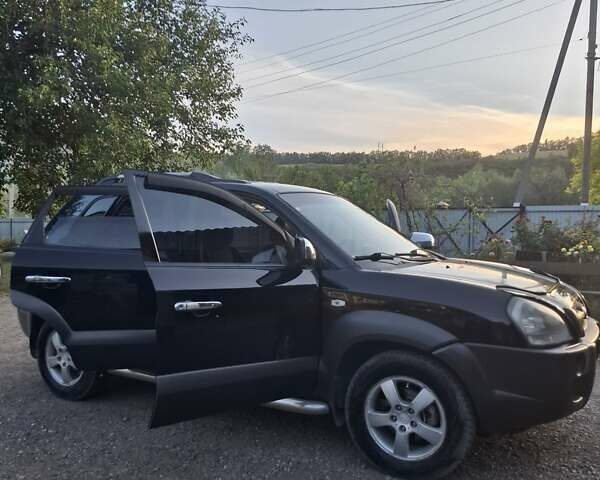 Черный Хендай Туксон, объемом двигателя 2 л и пробегом 197 тыс. км за 8000 $, фото 3 на Automoto.ua