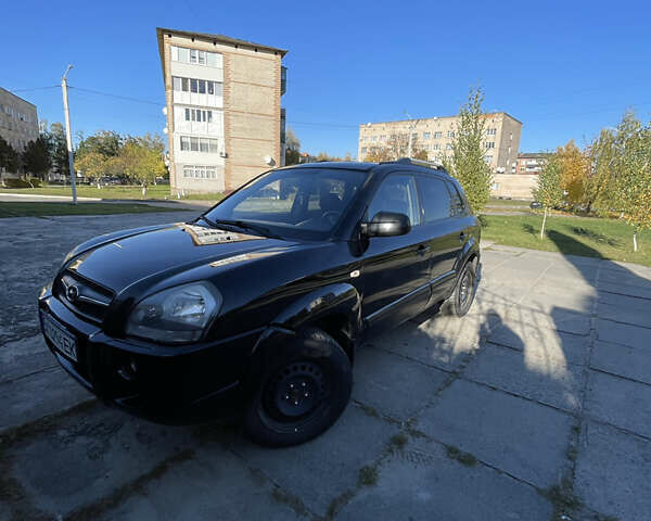 Черный Хендай Туксон, объемом двигателя 1.98 л и пробегом 262 тыс. км за 7900 $, фото 3 на Automoto.ua