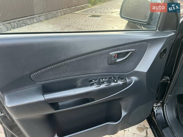 Черный Хендай Туксон, объемом двигателя 2 л и пробегом 276 тыс. км за 7450 $, фото 32 на Automoto.ua