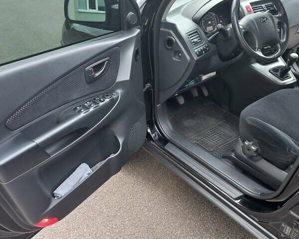 Черный Хендай Туксон, объемом двигателя 2 л и пробегом 168 тыс. км за 9000 $, фото 44 на Automoto.ua