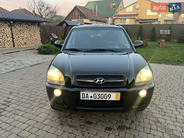 Черный Хендай Туксон, объемом двигателя 2 л и пробегом 276 тыс. км за 7450 $, фото 8 на Automoto.ua