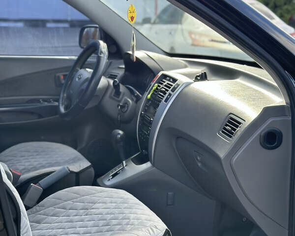 Черный Хендай Туксон, объемом двигателя 2 л и пробегом 300 тыс. км за 8300 $, фото 12 на Automoto.ua