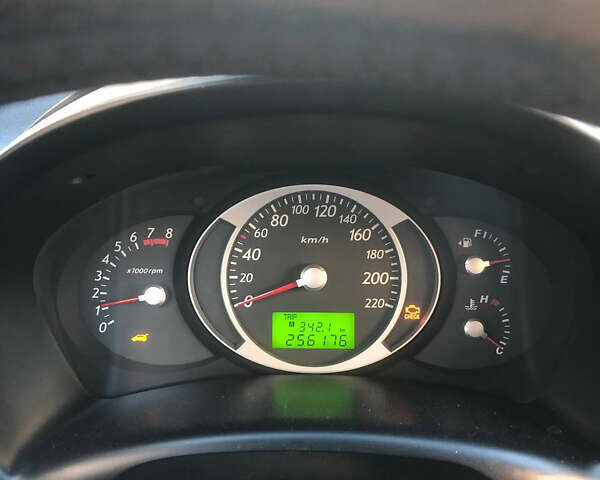 Черный Хендай Туксон, объемом двигателя 1.98 л и пробегом 256 тыс. км за 8200 $, фото 10 на Automoto.ua