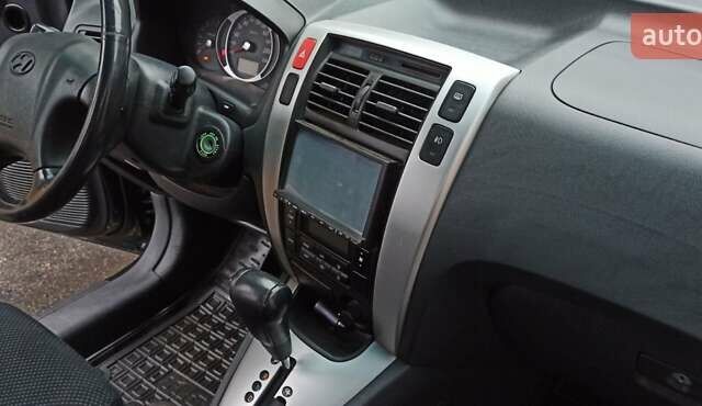 Хендай Туксон 2008 у Харкові на Automoto.ua Чорний Хендай Туксон, об'ємом двигуна 1.99 л та пробігом 188 тис. км за 8800 $, фото 17 на Automoto.ua