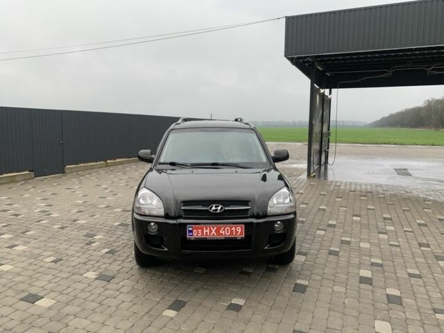 Черный Хендай Туксон, объемом двигателя 2 л и пробегом 198 тыс. км за 7500 $, фото 4 на Automoto.ua