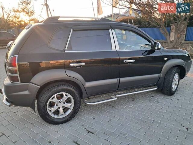 Черный Хендай Туксон, объемом двигателя 1.98 л и пробегом 233 тыс. км за 7850 $, фото 6 на Automoto.ua