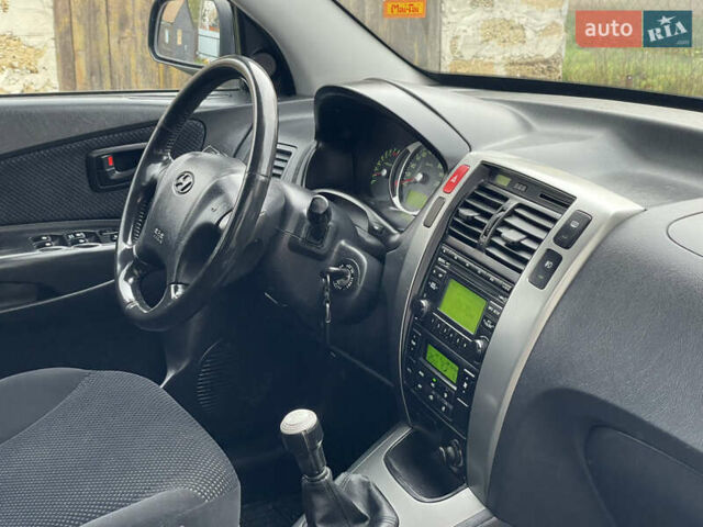 Чорний Хендай Туксон, об'ємом двигуна 2 л та пробігом 200 тис. км за 8450 $, фото 29 на Automoto.ua