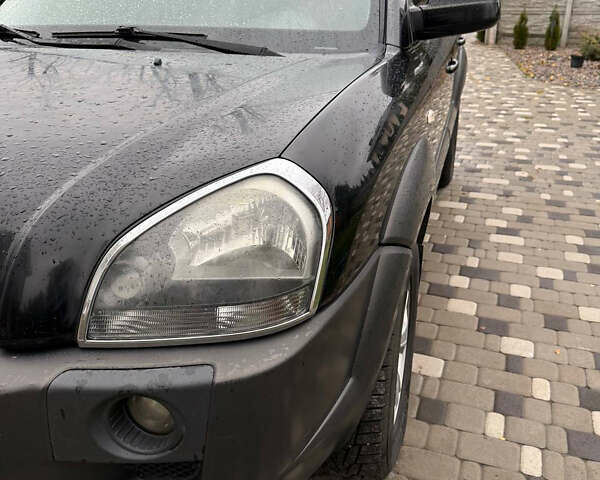 Черный Хендай Туксон, объемом двигателя 2.66 л и пробегом 205 тыс. км за 10000 $, фото 18 на Automoto.ua