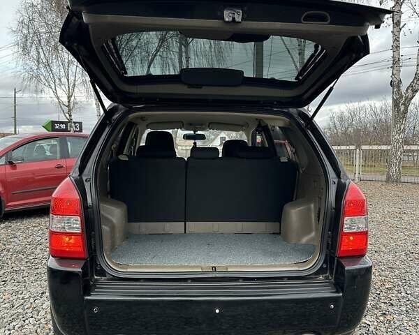 Чорний Хендай Туксон, об'ємом двигуна 2 л та пробігом 166 тис. км за 7500 $, фото 15 на Automoto.ua