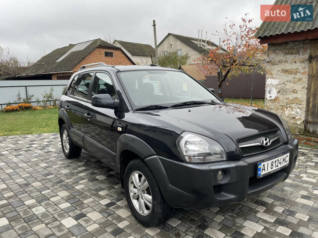 Чорний Хендай Туксон, об'ємом двигуна 2 л та пробігом 200 тис. км за 8450 $, фото 3 на Automoto.ua
