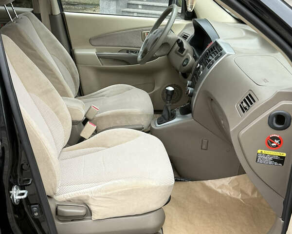 Черный Хендай Туксон, объемом двигателя 2 л и пробегом 191 тыс. км за 8500 $, фото 43 на Automoto.ua