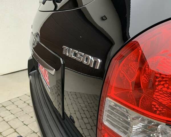 Черный Хендай Туксон, объемом двигателя 2 л и пробегом 114 тыс. км за 8850 $, фото 35 на Automoto.ua