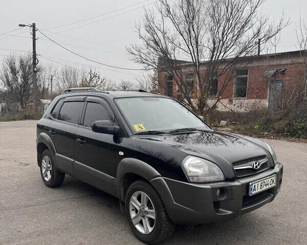 Чорний Хендай Туксон, об'ємом двигуна 2 л та пробігом 120 тис. км за 9000 $, фото 2 на Automoto.ua
