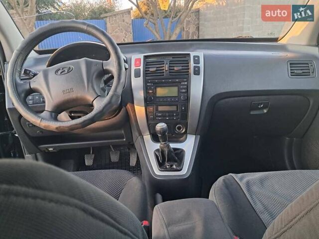 Черный Хендай Туксон, объемом двигателя 1.98 л и пробегом 233 тыс. км за 7850 $, фото 12 на Automoto.ua