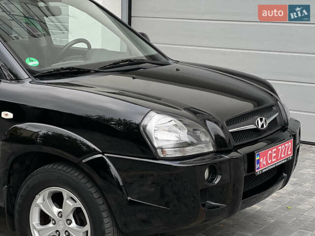 Чорний Хендай Туксон, об'ємом двигуна 2 л та пробігом 163 тис. км за 9199 $, фото 1 на Automoto.ua
