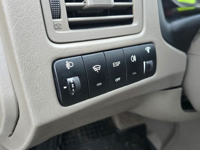 Черный Хендай Туксон, объемом двигателя 2 л и пробегом 198 тыс. км за 7999 $, фото 4 на Automoto.ua