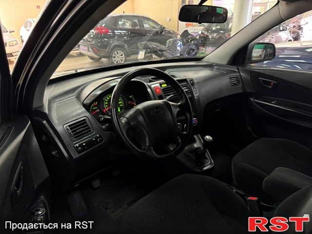 Черный Хендай Туксон, объемом двигателя 2 л и пробегом 160 тыс. км за 8800 $, фото 5 на Automoto.ua