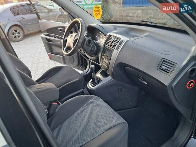 Черный Хендай Туксон, объемом двигателя 1.98 л и пробегом 233 тыс. км за 7850 $, фото 15 на Automoto.ua