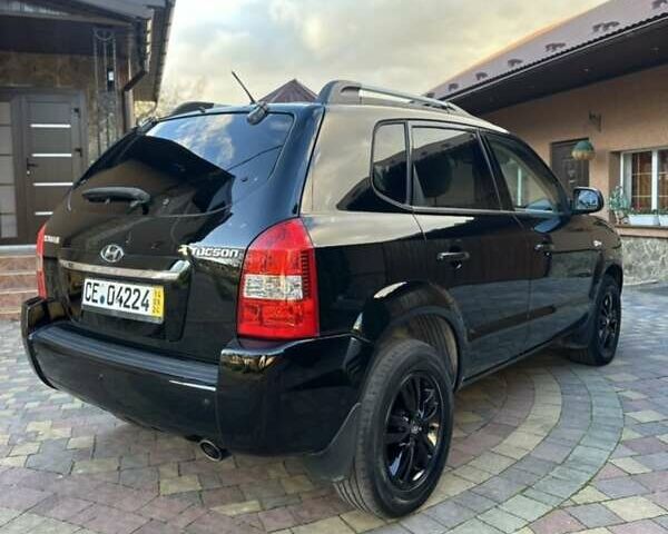 Черный Хендай Туксон, объемом двигателя 1.98 л и пробегом 198 тыс. км за 8250 $, фото 2 на Automoto.ua