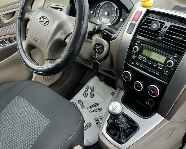 Чорний Хендай Туксон, об'ємом двигуна 2 л та пробігом 166 тис. км за 7500 $, фото 11 на Automoto.ua