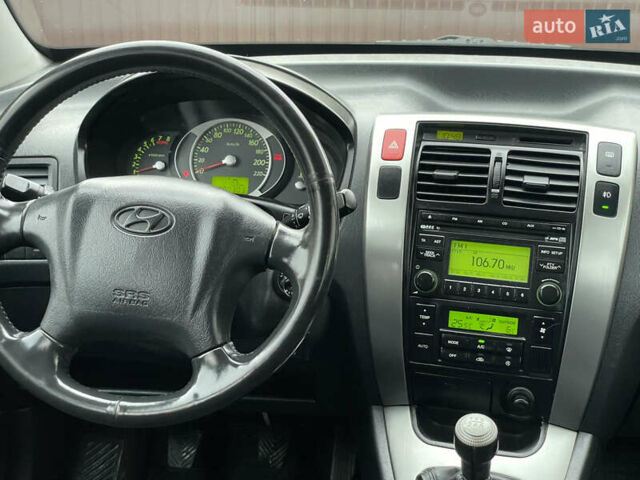 Чорний Хендай Туксон, об'ємом двигуна 2 л та пробігом 200 тис. км за 8450 $, фото 31 на Automoto.ua