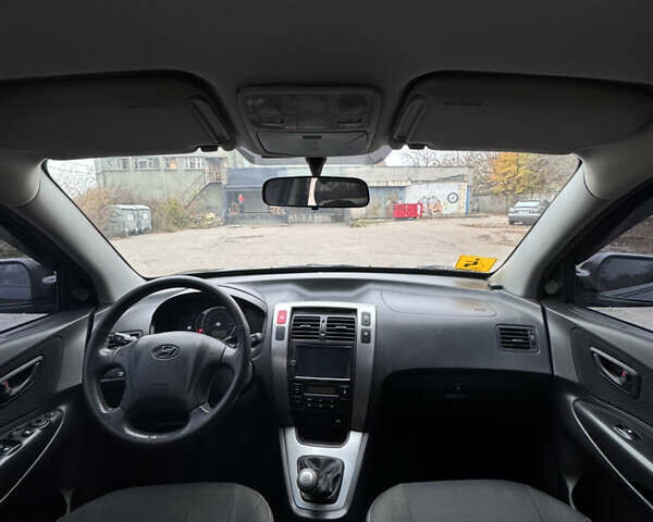 Черный Хендай Туксон, объемом двигателя 1.98 л и пробегом 120 тыс. км за 8500 $, фото 9 на Automoto.ua