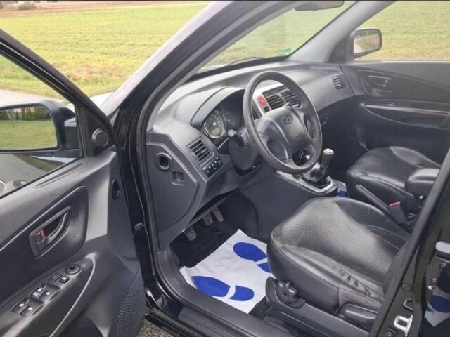 Чорний Хендай Туксон, об'ємом двигуна 2 л та пробігом 220 тис. км за 2750 $, фото 7 на Automoto.ua