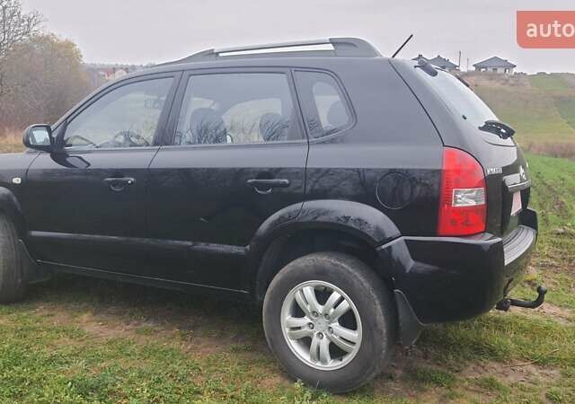 Черный Хендай Туксон, объемом двигателя 2 л и пробегом 198 тыс. км за 8200 $, фото 12 на Automoto.ua