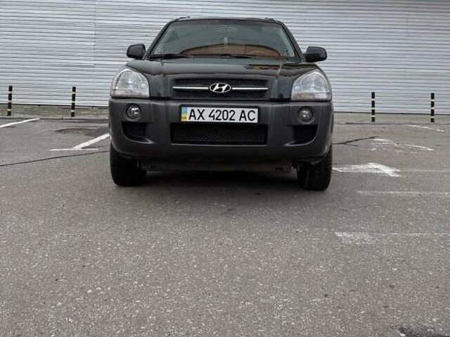 Черный Хендай Туксон, объемом двигателя 2 л и пробегом 282 тыс. км за 8700 $, фото 1 на Automoto.ua