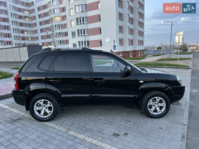 Черный Хендай Туксон, объемом двигателя 2 л и пробегом 131 тыс. км за 9199 $, фото 7 на Automoto.ua