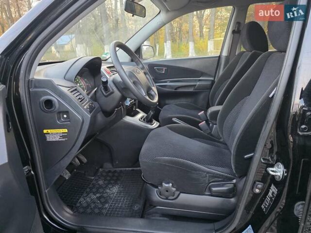 Хендай Туксон 2009 в Гусятине на Automoto.ua Черный Хендай Туксон, объемом двигателя 2 л и пробегом 143 тыс. км за 9700 $, фото 32 на Automoto.ua