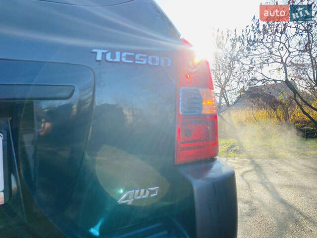 Черный Хендай Туксон, объемом двигателя 1.99 л и пробегом 95 тыс. км за 8500 $, фото 23 на Automoto.ua