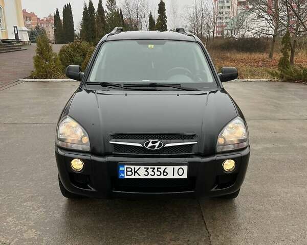 Черный Хендай Туксон, объемом двигателя 2 л и пробегом 128 тыс. км за 9200 $, фото 1 на Automoto.ua