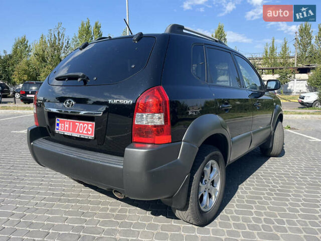 Черный Хендай Туксон, объемом двигателя 2 л и пробегом 137 тыс. км за 8800 $, фото 5 на Automoto.ua