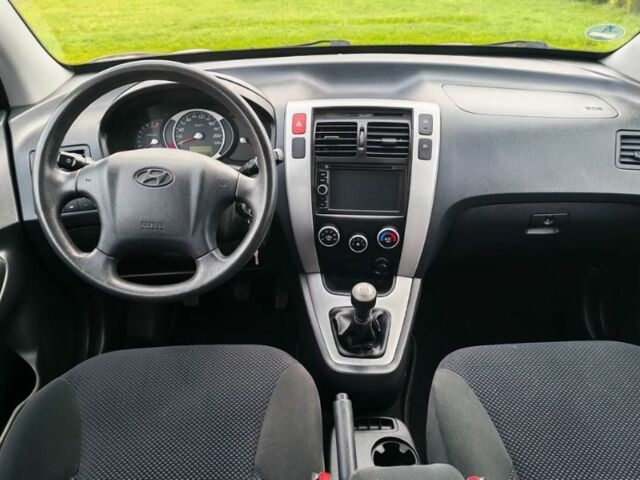 Чорний Хендай Туксон, об'ємом двигуна 1.98 л та пробігом 148 тис. км за 6199 $, фото 10 на Automoto.ua