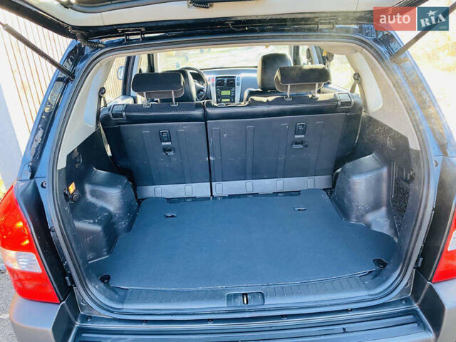 Черный Хендай Туксон, объемом двигателя 1.99 л и пробегом 95 тыс. км за 8700 $, фото 12 на Automoto.ua