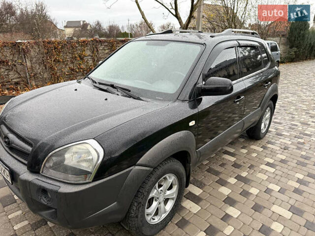 Черный Хендай Туксон, объемом двигателя 2.66 л и пробегом 205 тыс. км за 10000 $, фото 56 на Automoto.ua